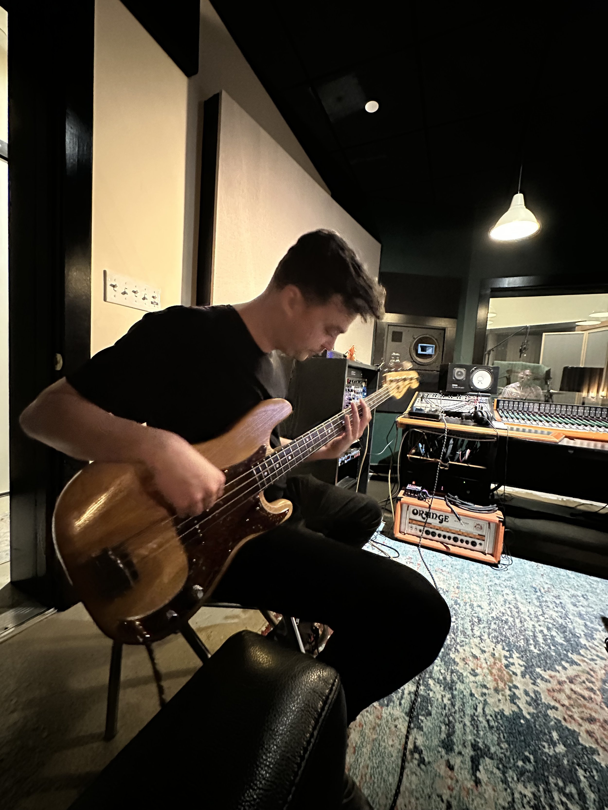 Matt tracking bass
