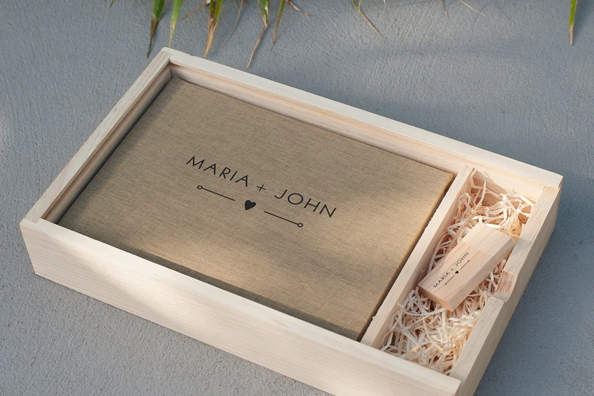 Magnifique coffret en bois personnalisé avec son album et la clé USB / What a magnificent customized wooden box nesting an album and USB key