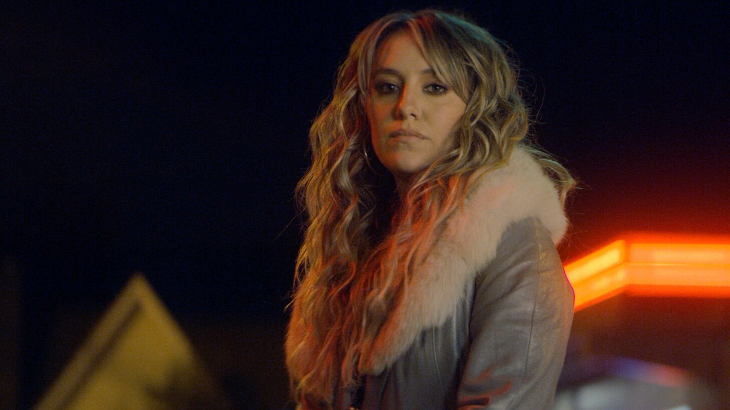 Lainey Wilson - Things A Man Oughta Know (Official Music Video)