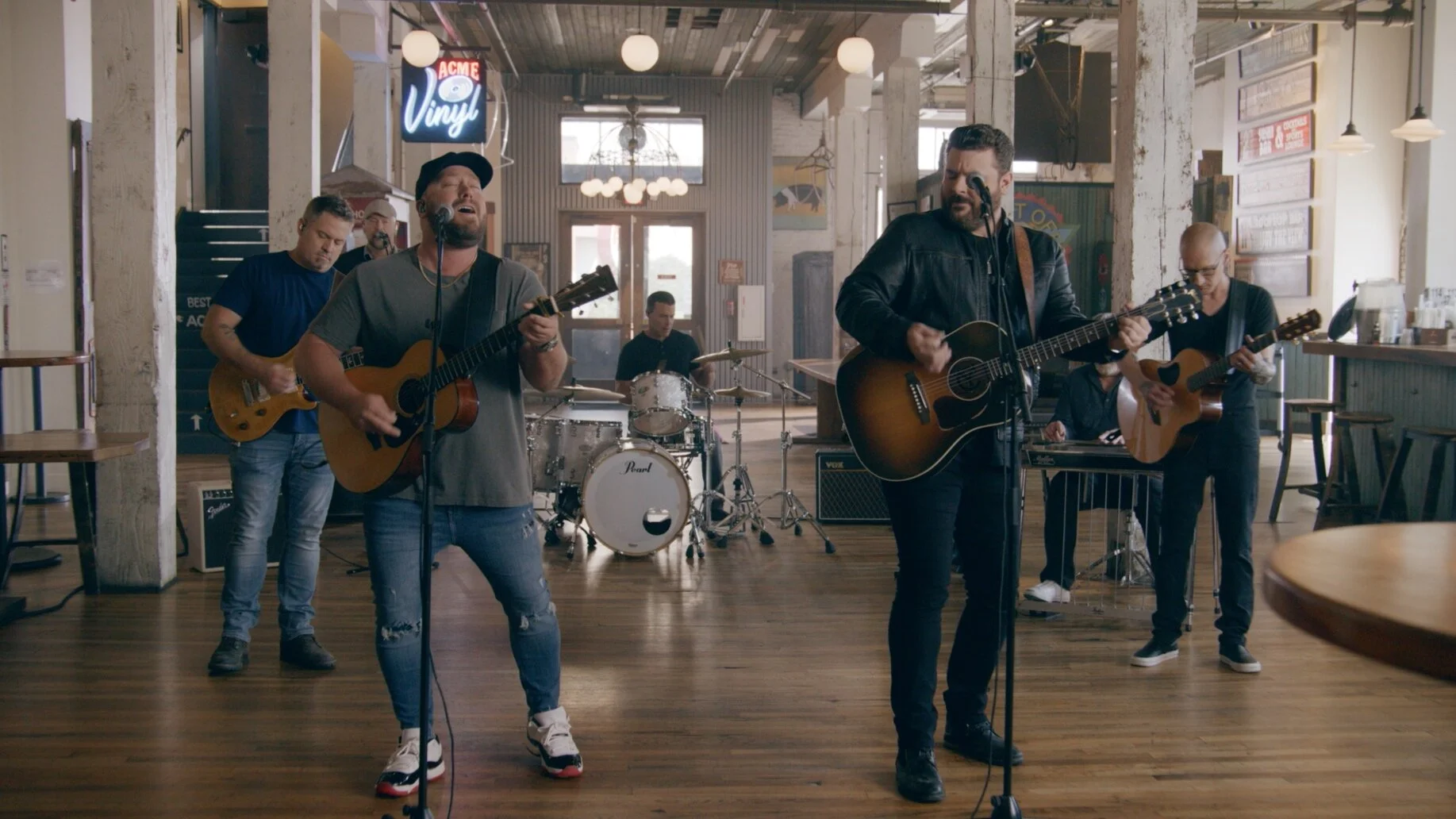 Chris Young, Mitchell Tenpenny - At the End of a Bar (Live from the TODAY Show)