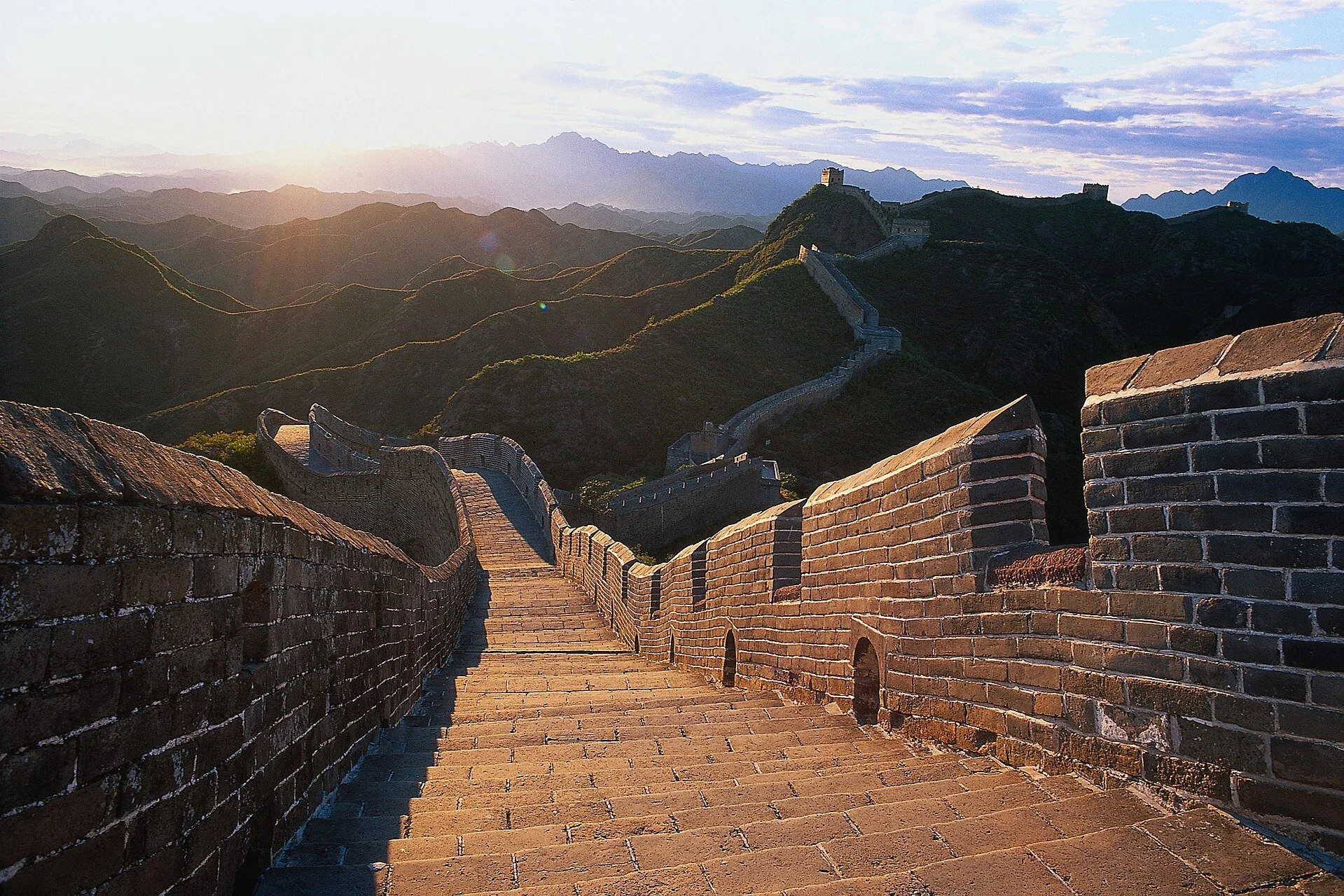 1920px-The_Great_wall_-_by_Hao_Wei.jpg