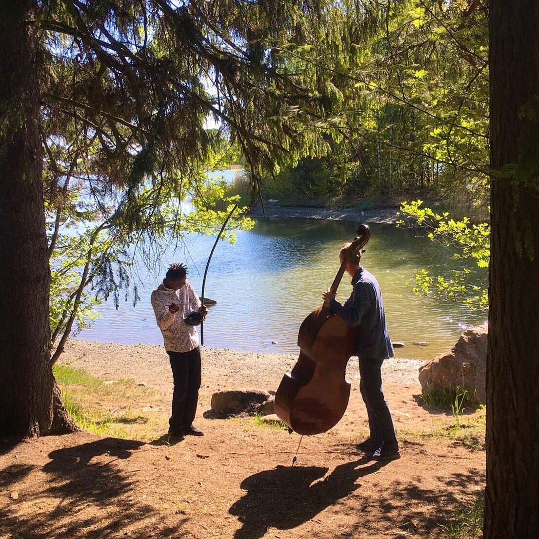 Recording outdoors in the Finnish nature with wonderful Adriano Adewale and Ville Tanttu. Photo by Ville Tanttu.
