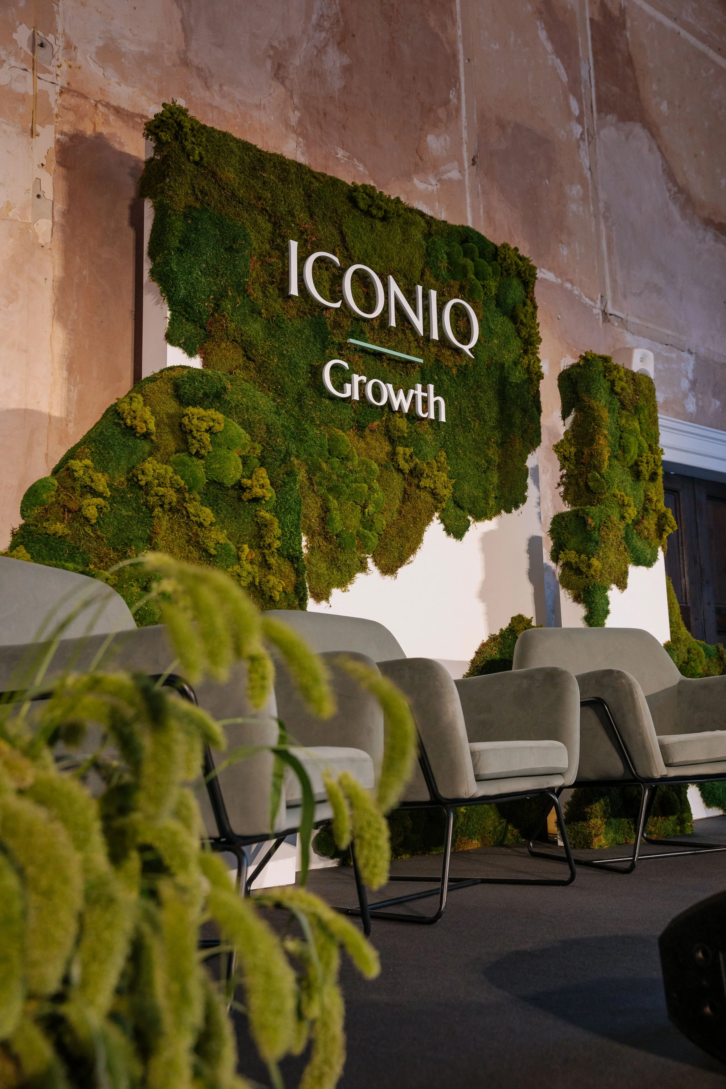 Backdrop design for the ICONIQ Summit in London.