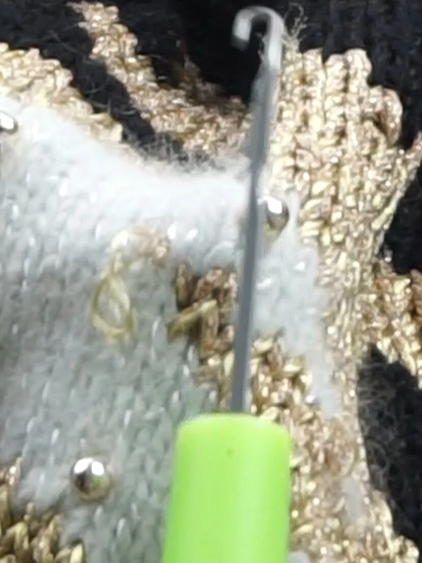 How to Fix snags / pulled threads in clothing? — Semsah