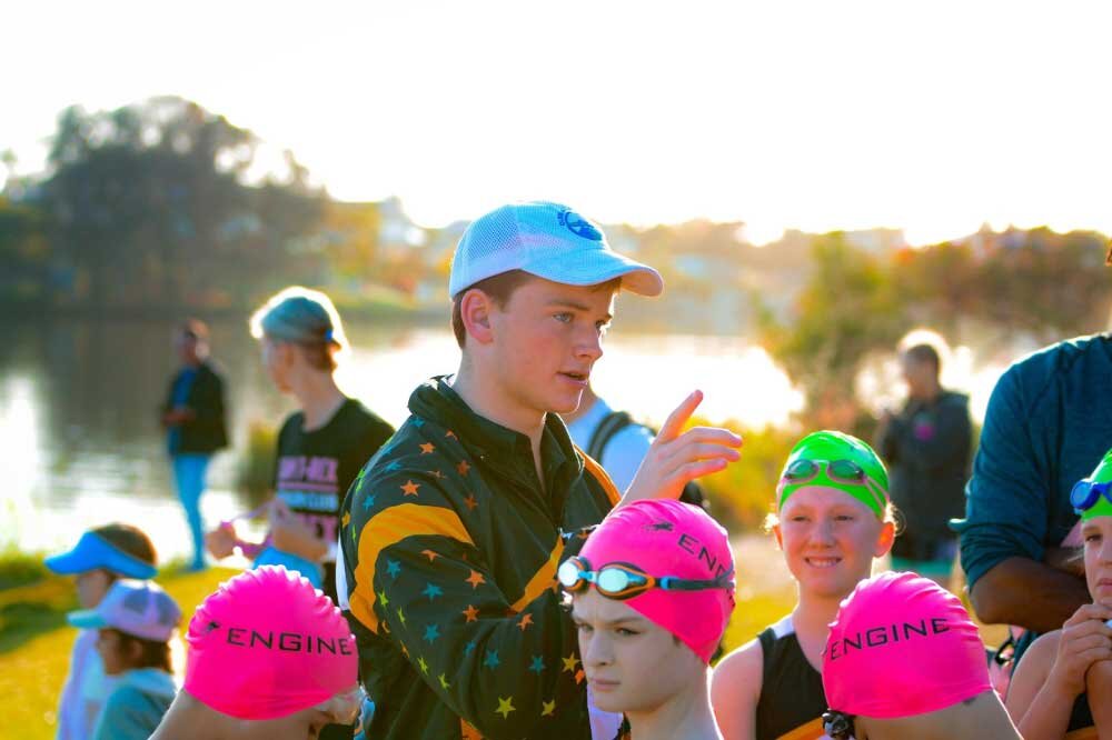 blog-2019-robina-r1-coach-jordan-with-junior-squad.jpg