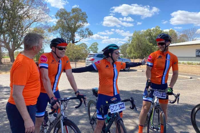 L to R: Kevie, Rob, Laura (on social distancing duties) and Steve at the second last rest stop.
