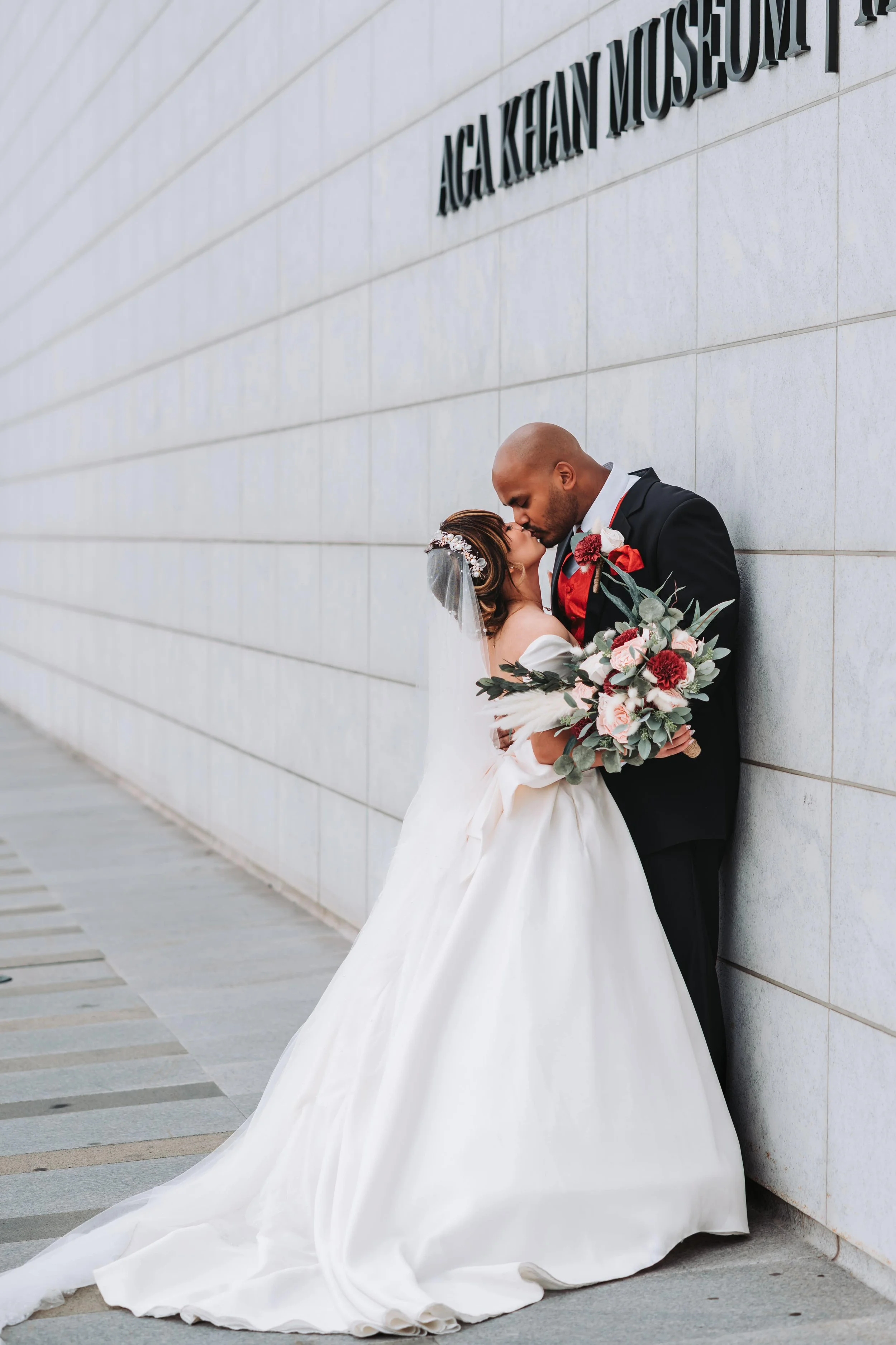 How to Choose a Toronto Wedding Photographer: 5 Key Factors to Weigh