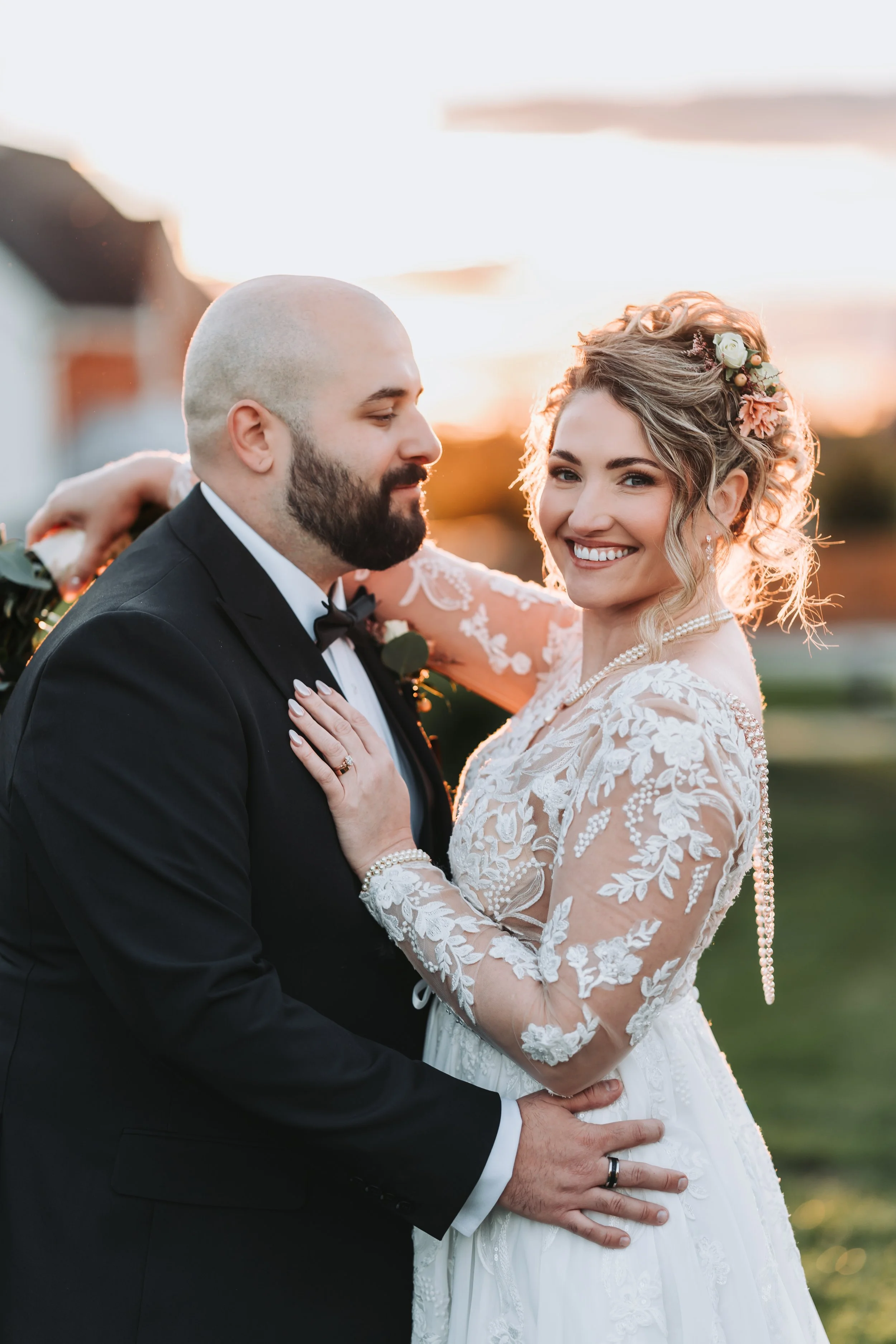 Heritage-Estate-Winery-and-Events-Barrie-Wedding-Phoptography-sunset-photos-Bride-and-Groom-candid-moments-Maple-and-Clover.jpg