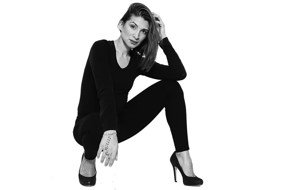 pose bw.jpg