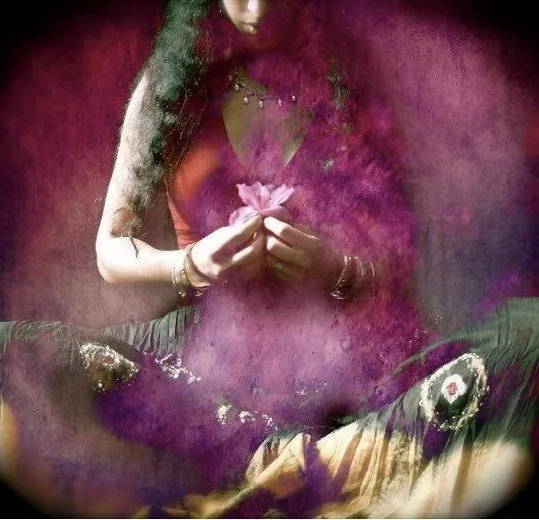 Mujer con Flor.jpg