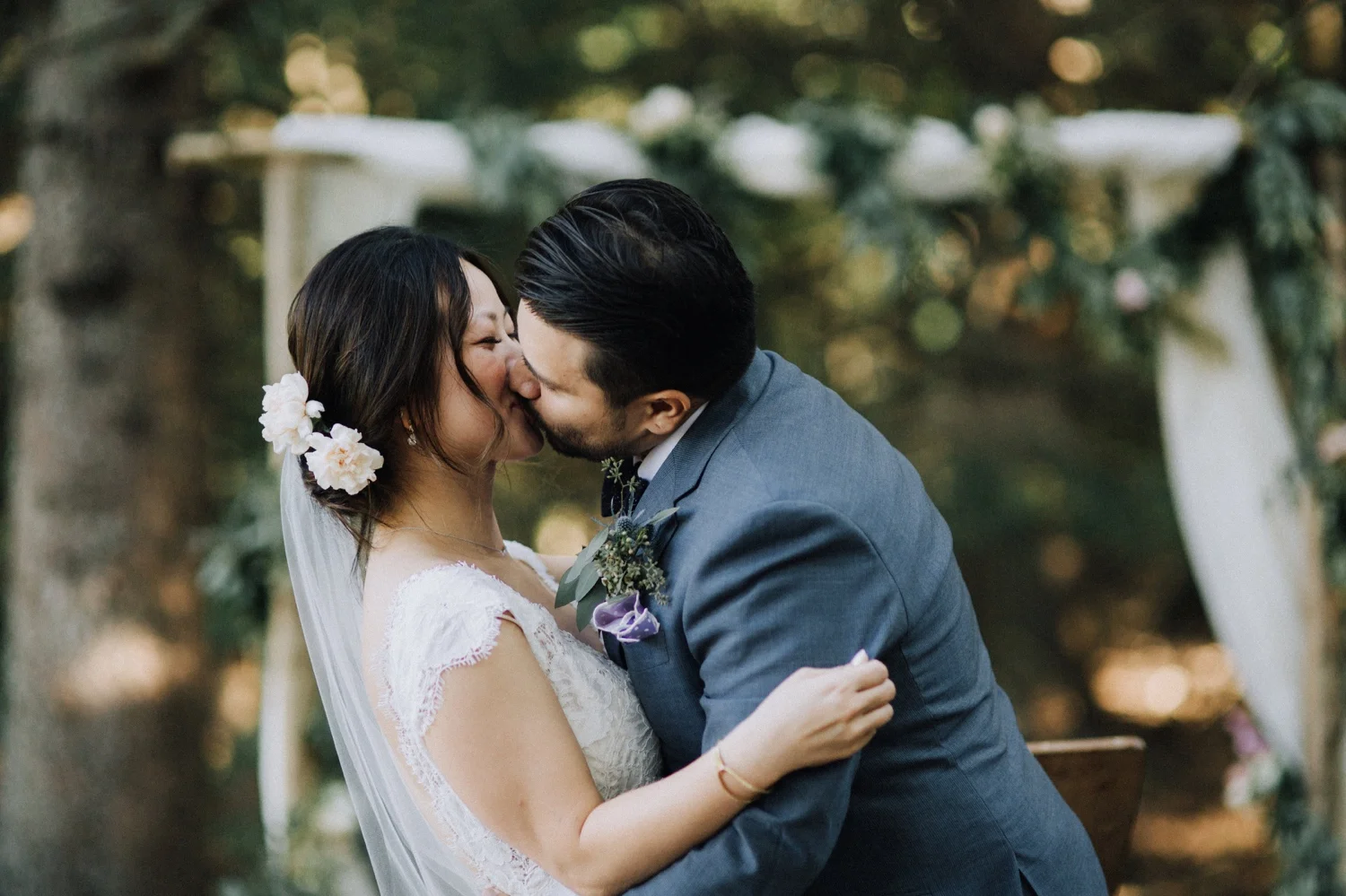 Destination Wedding Photographer, PNW Wedding Photographer, Washington Wedding Photographer, Oregon Wedding Photographer, West Coast Wedding Photographer, California Wedding Photographer, New York Wedding Photographer, Wedding Photography, Wedding Photos, Wedding Ideas, Wedding Inspiration, Japanese Wedding, Minimalist Wedding, Modern Wedding, Rose Gold Wedding, Wedding Ceremony, Wedding Tea Ceremony, Emotional Wedding Photos, Bride and Groom, First Kiss, Wedding Kiss