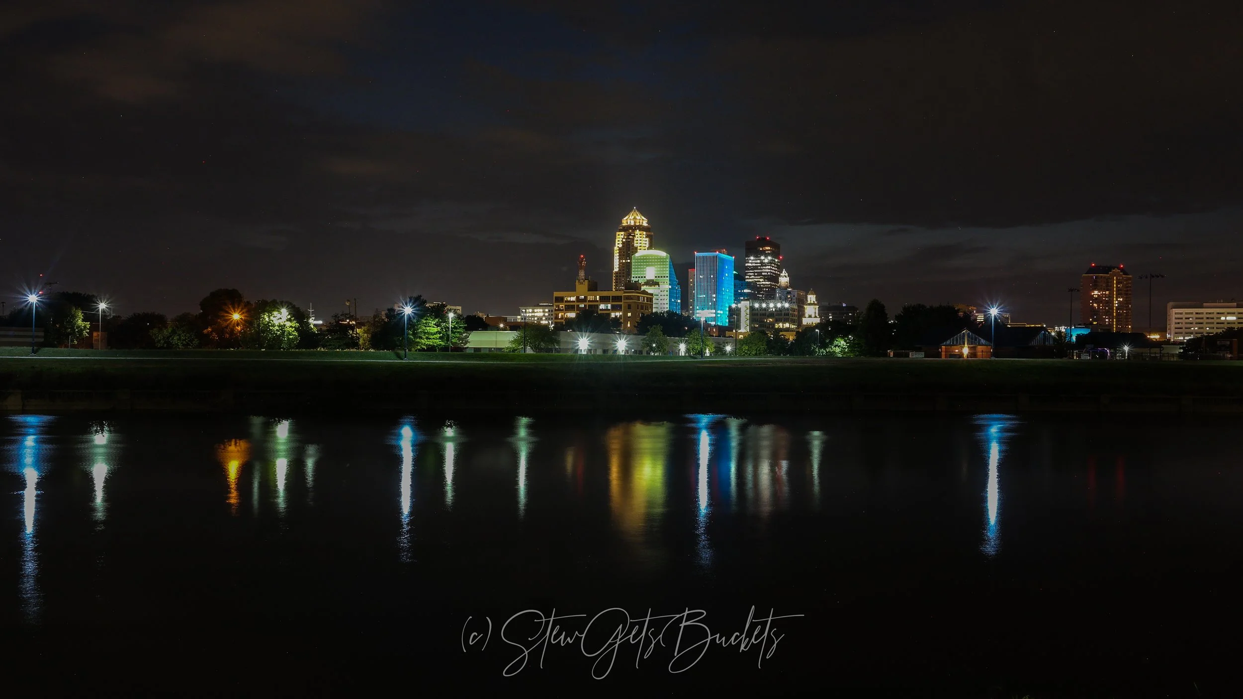 DSM across the river wide AS (c) @stewgetsbuckets-1.jpg