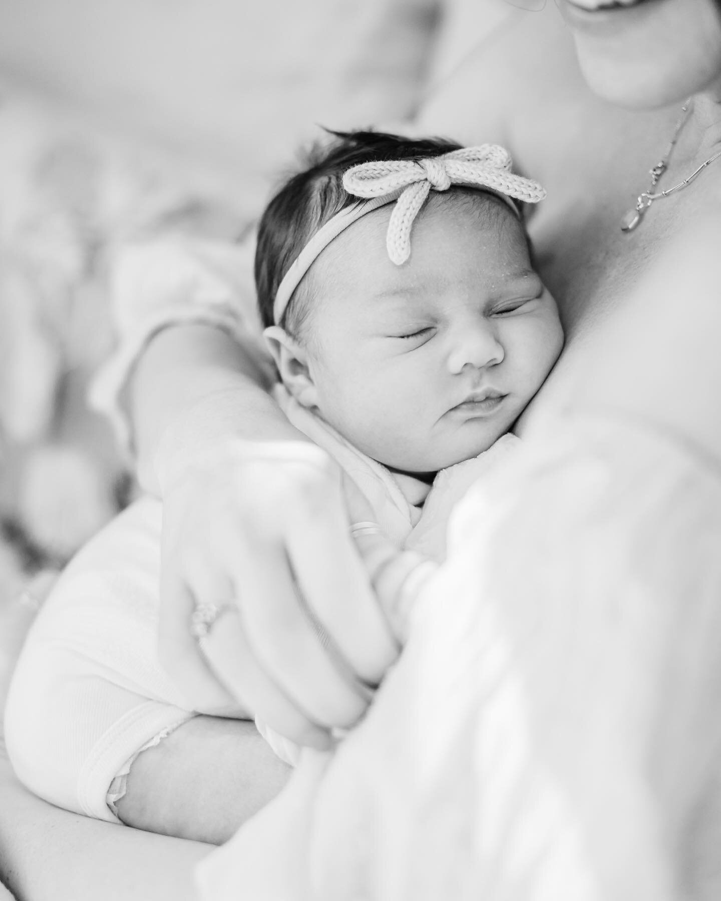 Newborn shoots are just so sweet - these little squish moments are the best 😩 Almost done editing this session and so excited to share more!