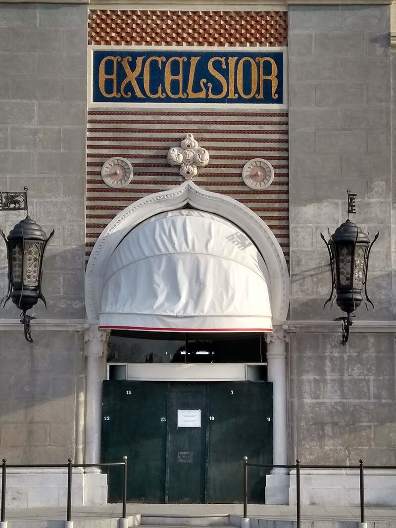 4-09_Excelsior Porte.jpg