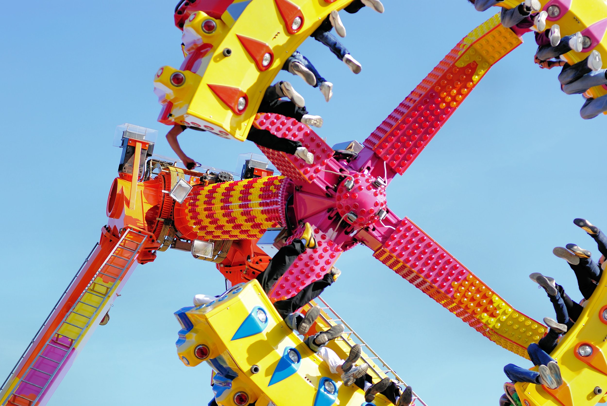 amusement-park-blue-sky-bottom-view-784727.jpg