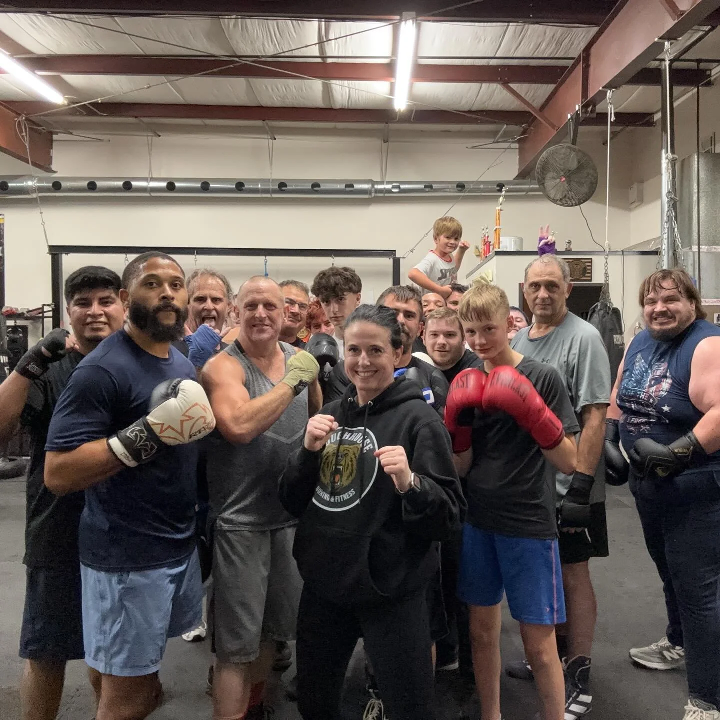 Shout out to the one and only Jeff Lindsey for showing us some Tricks to Beat you with. 🎃 Jeff is experienced and talented beyond measure and it was a privilege having him in the gym this evening. Thank you Jeff!!! #boxingisforeveryone #jefflindseym