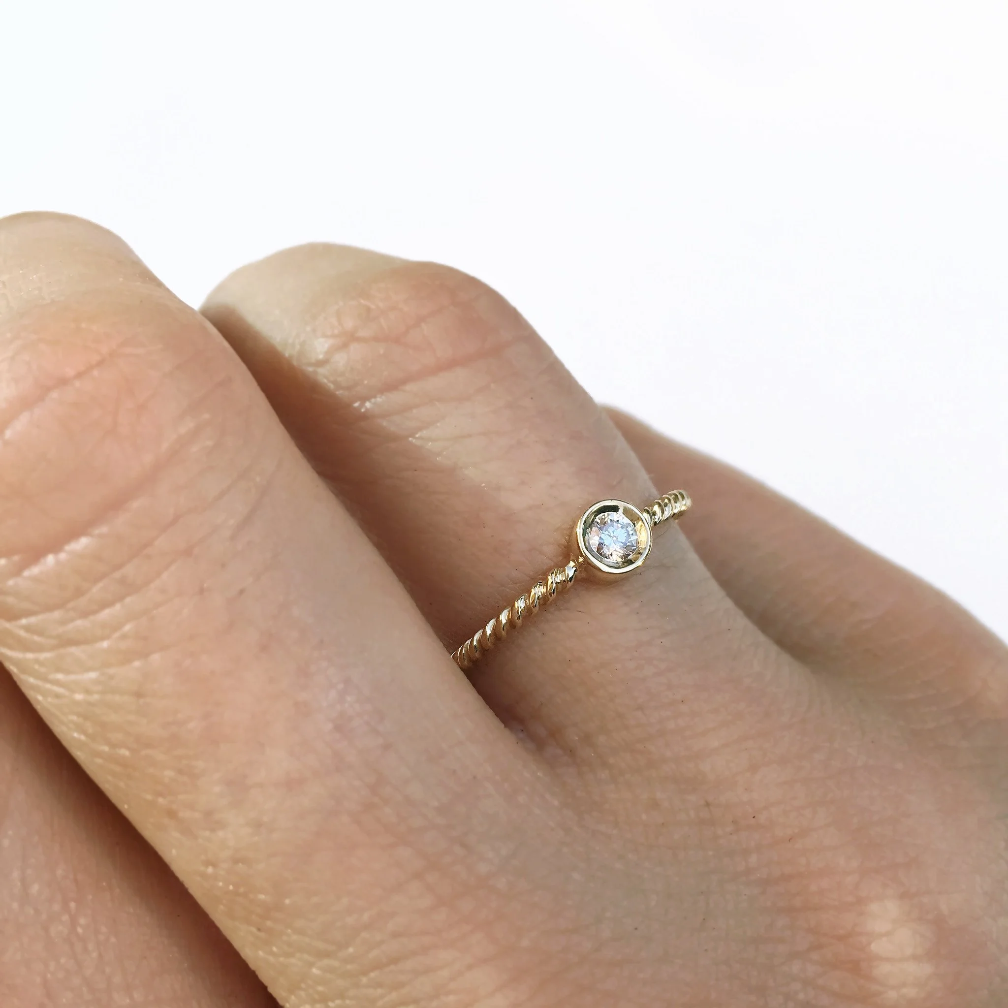 skpetitebezeldiamondsolitaire.jpg