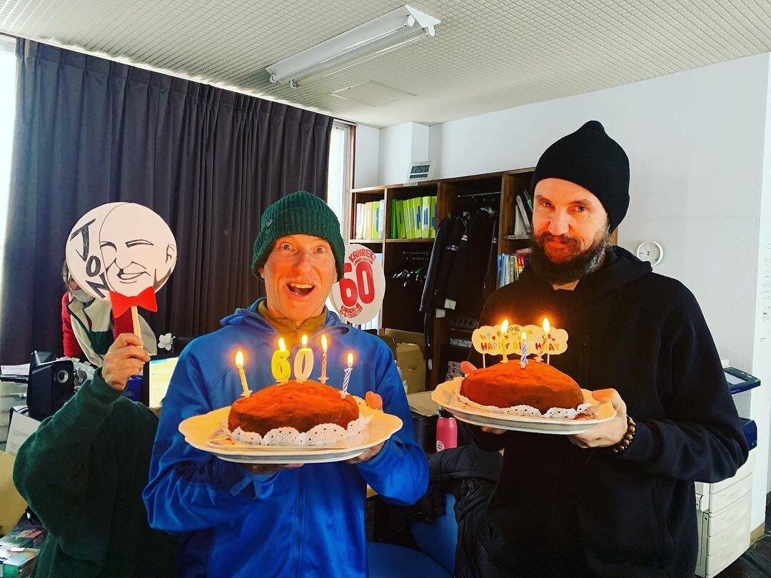 Happy Birthday to our awesome Snow Monkey tour guides, Jon and Rob!
Jon is now 60 years old.
In Japan, the age of 60 is celebrated as a special age.
Stay healthy, stay active! You two are loved by many people and and many monkeys 🐵🐵🐵
.
Our Snow Mo