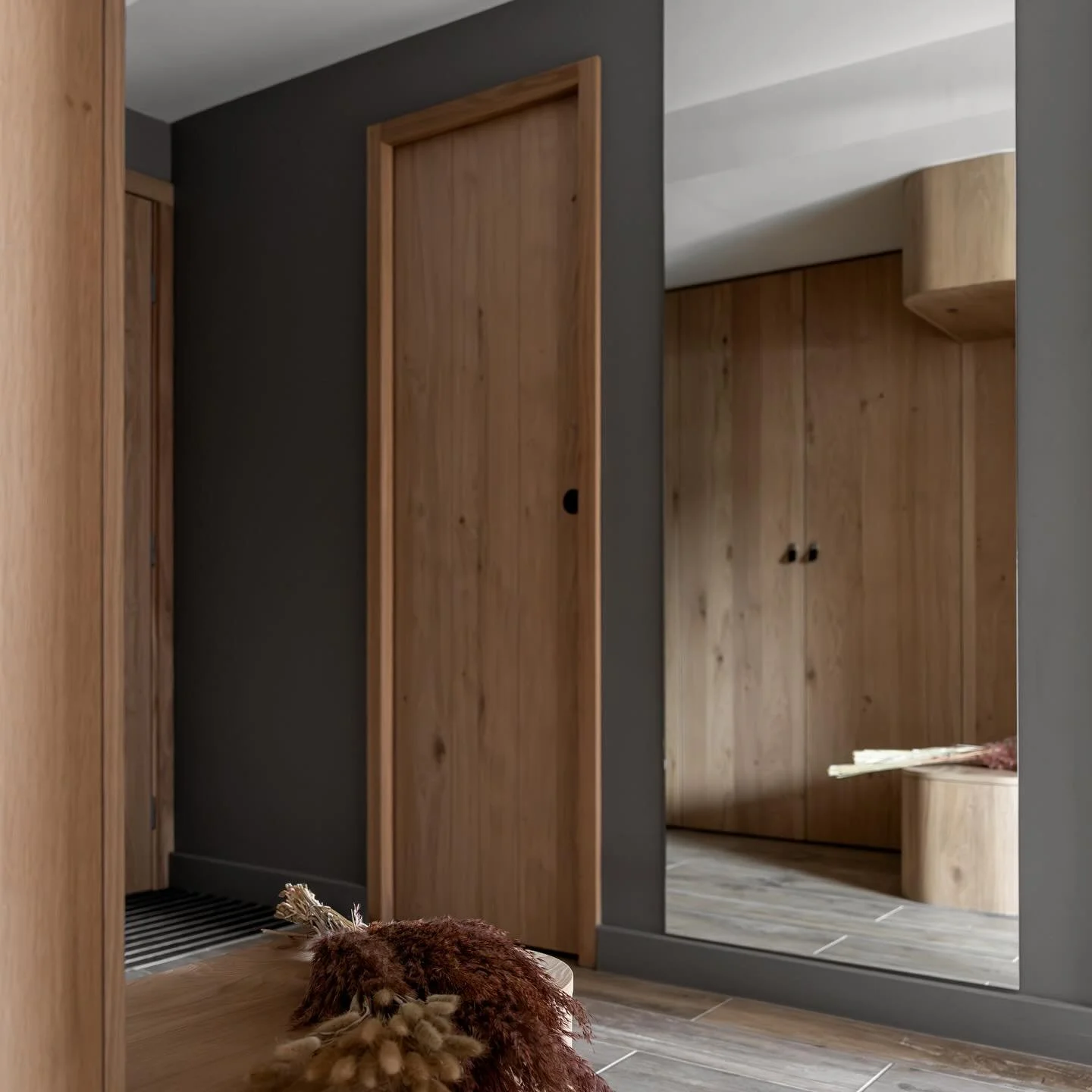 R&eacute;novation appartement Val d'Is&egrave;re 
📸 @hjortphotography 
#interiordesign #chene #oak #wood #customfurniture #renovation #flat #architecture #skiresort #valdisere