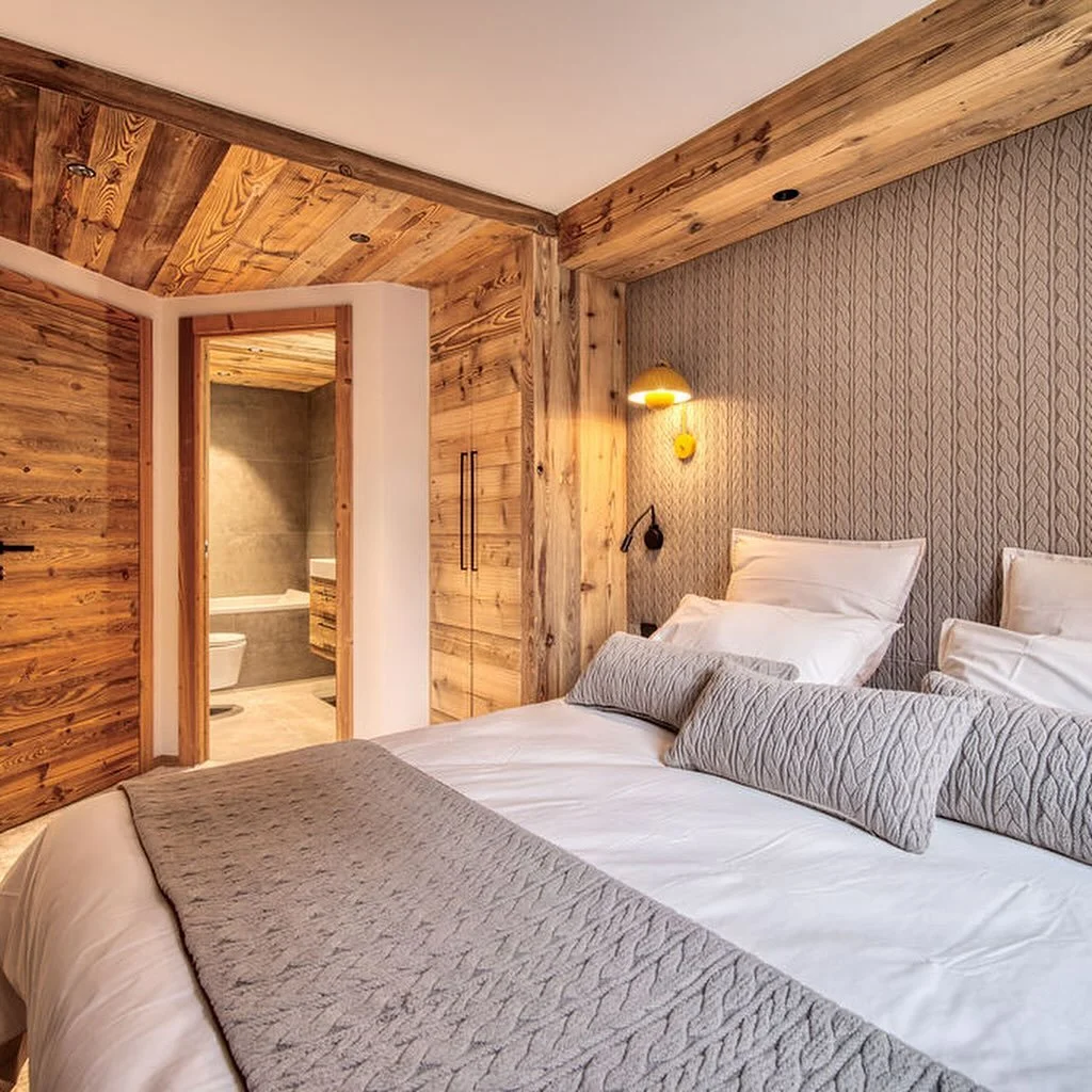 Transformation de 13 studios en 3 appartements 
#renovation #interiordesign #vieuxbois #pierre #montagne #interiorarchitecture #architecture #tignes #alpes