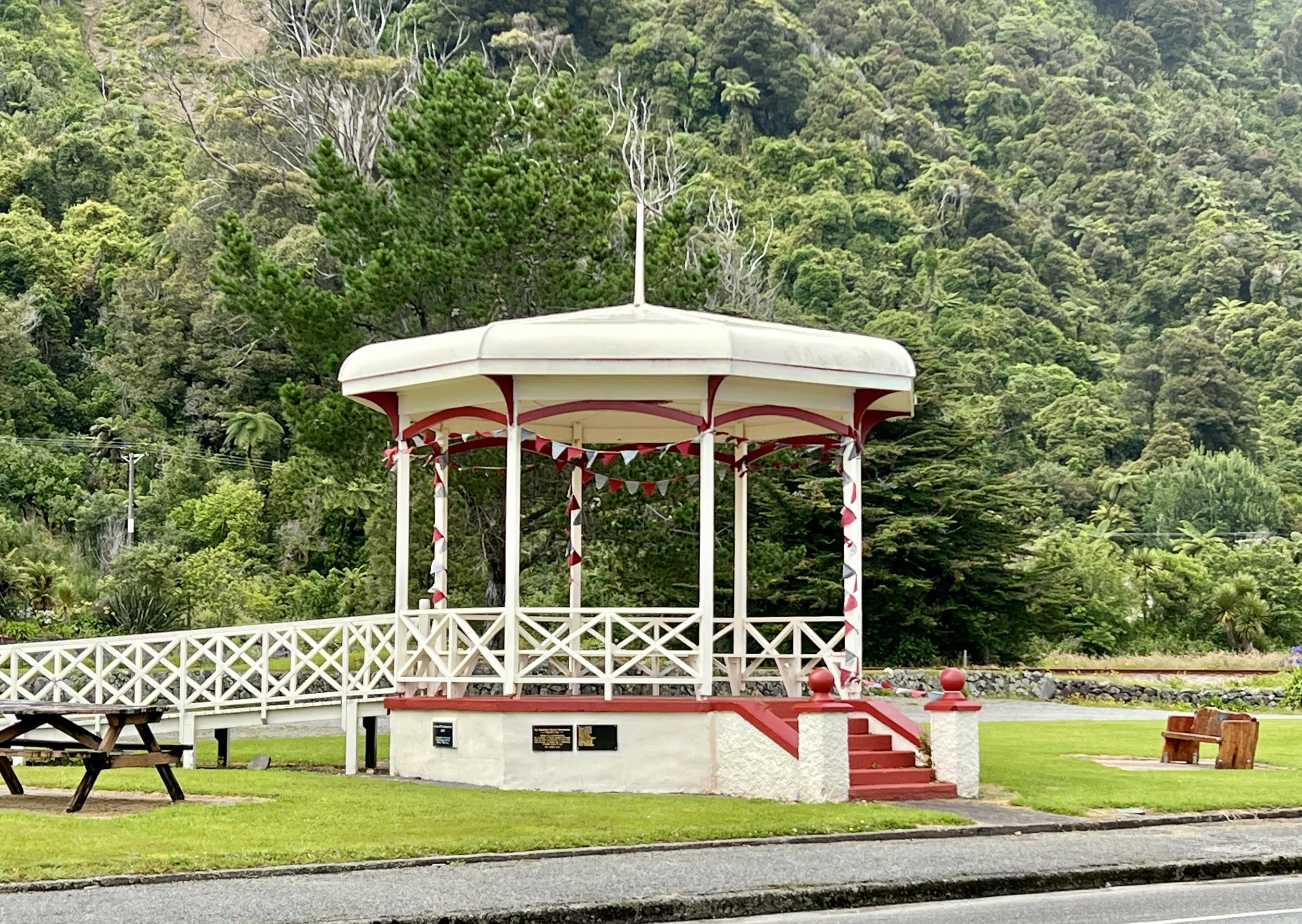 Granity Band Rotunda