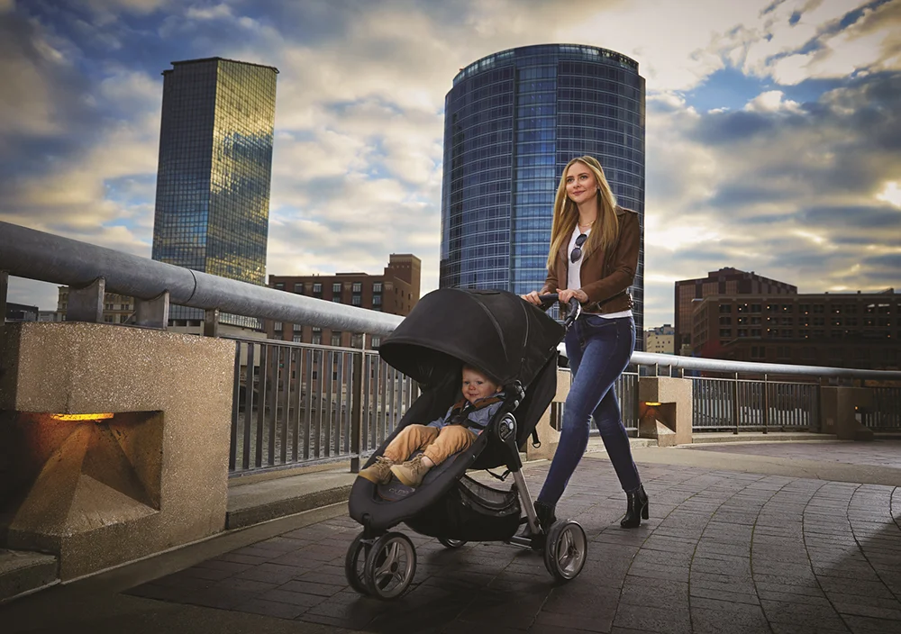 2050322-city-mini-10th-anniversary-black-front-panel-single-stroller-with-belly-bar-environment-15-LOGIN.jpg