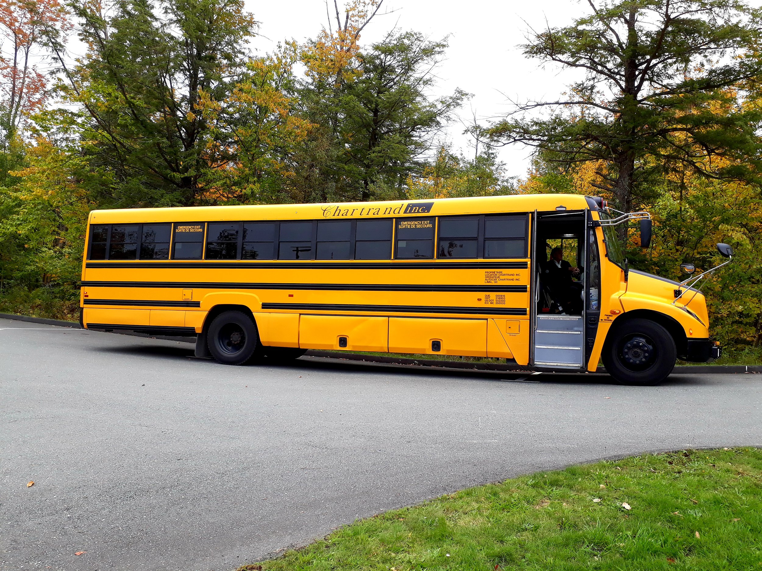 (Qui n’a jamais rêvé de monter dans un bus scolaire typique de l’Amérique du Nord ?