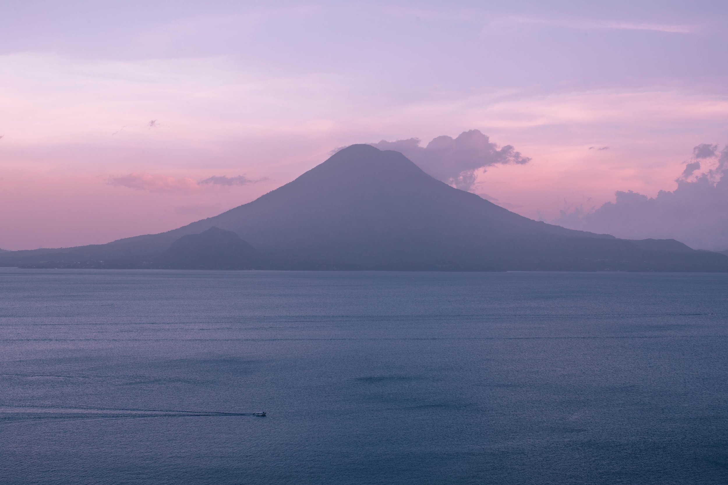 4k-wallpaper-atitlan-bay-2661176.jpg