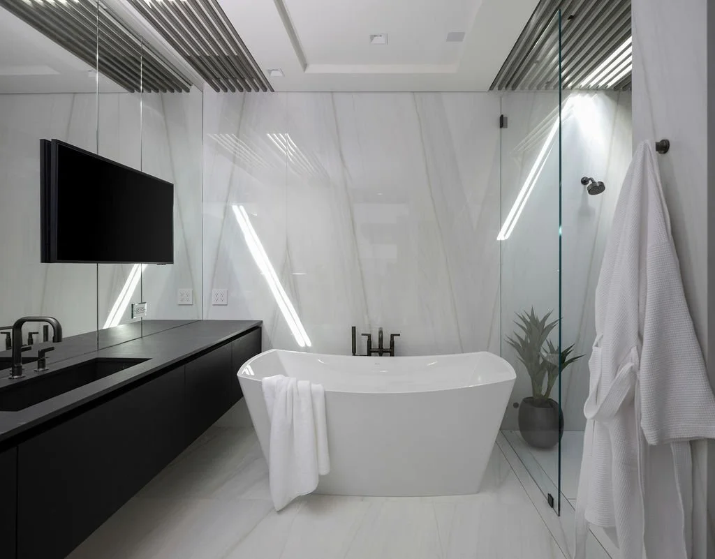 Large bath in a white and black bathroom