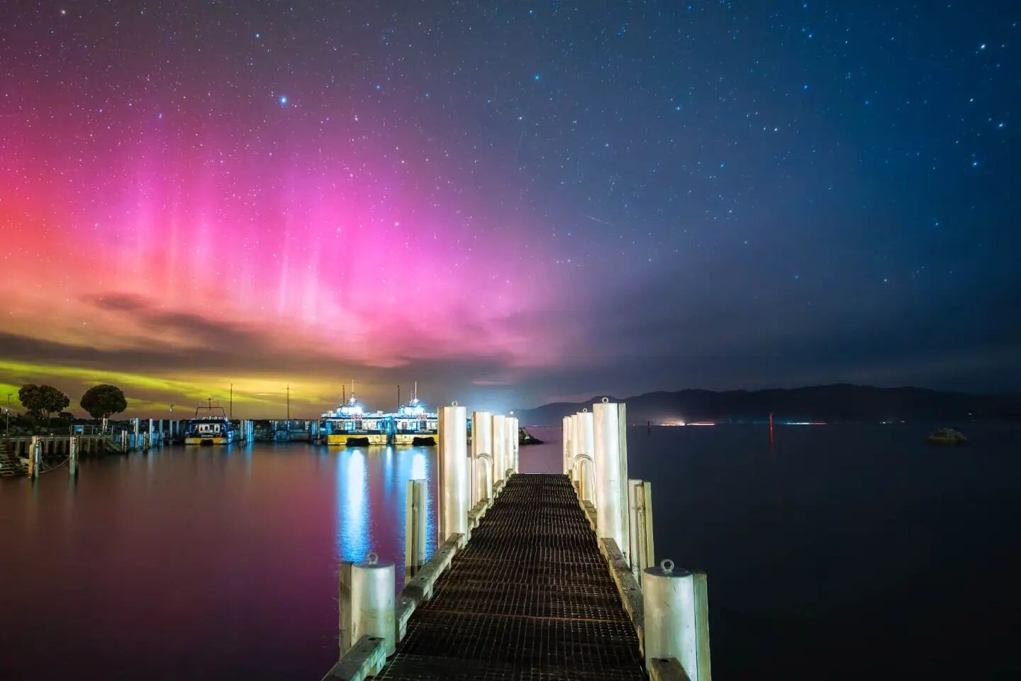 Wow ... a spectacularly different perspective from our South Bay jetty here in Kaikoura the other night! 
Not often we get to see the Aurora Australis this far north. 
Did you catch a glimpse??
Great capture by @jamesodea_photography_nz 😃
#auroraaus