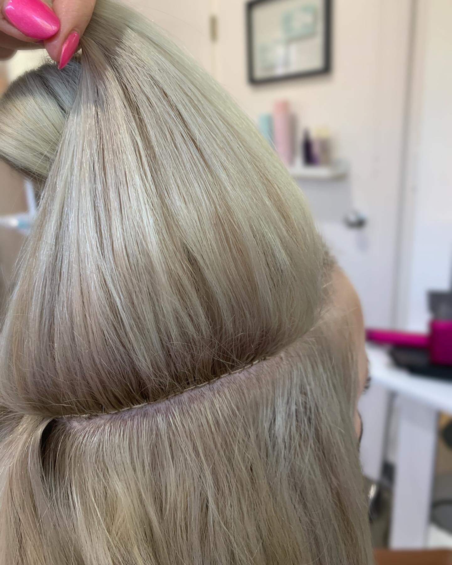 Pretty seamless, right?! I&rsquo;m here to tell you @invisiblebeadextensions is the BEST beaded row install method out there! Who wants their dream hair? 🙌