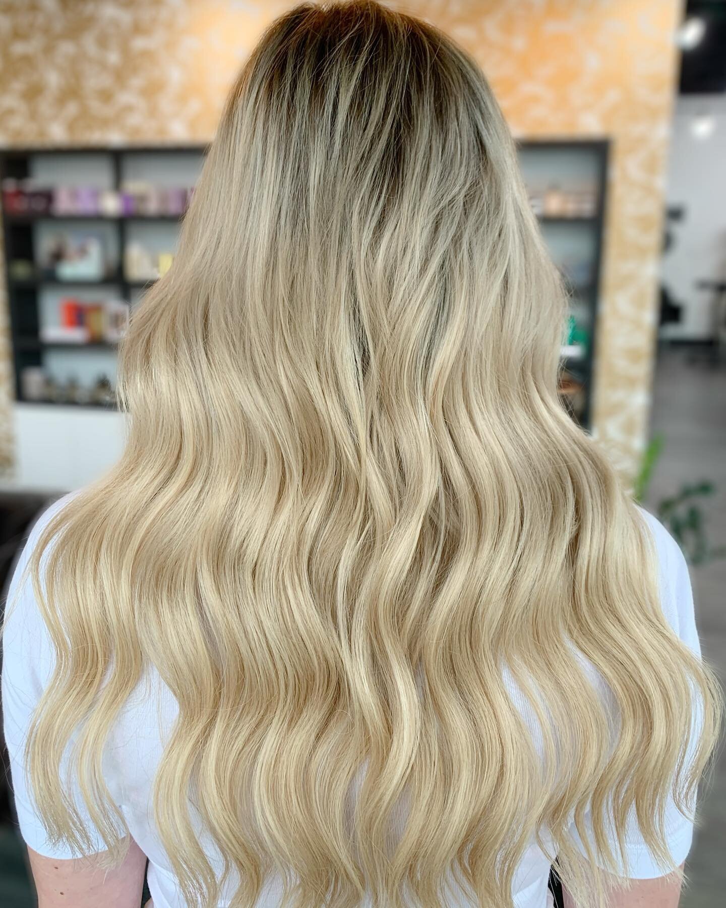 @invisiblebeadextensions are at it again! This lovely guest has fine hair that has breakage from past Heat and bleach usage. We created this amazing transformation with 2 rows and 7 wefts. Dreams do come true!