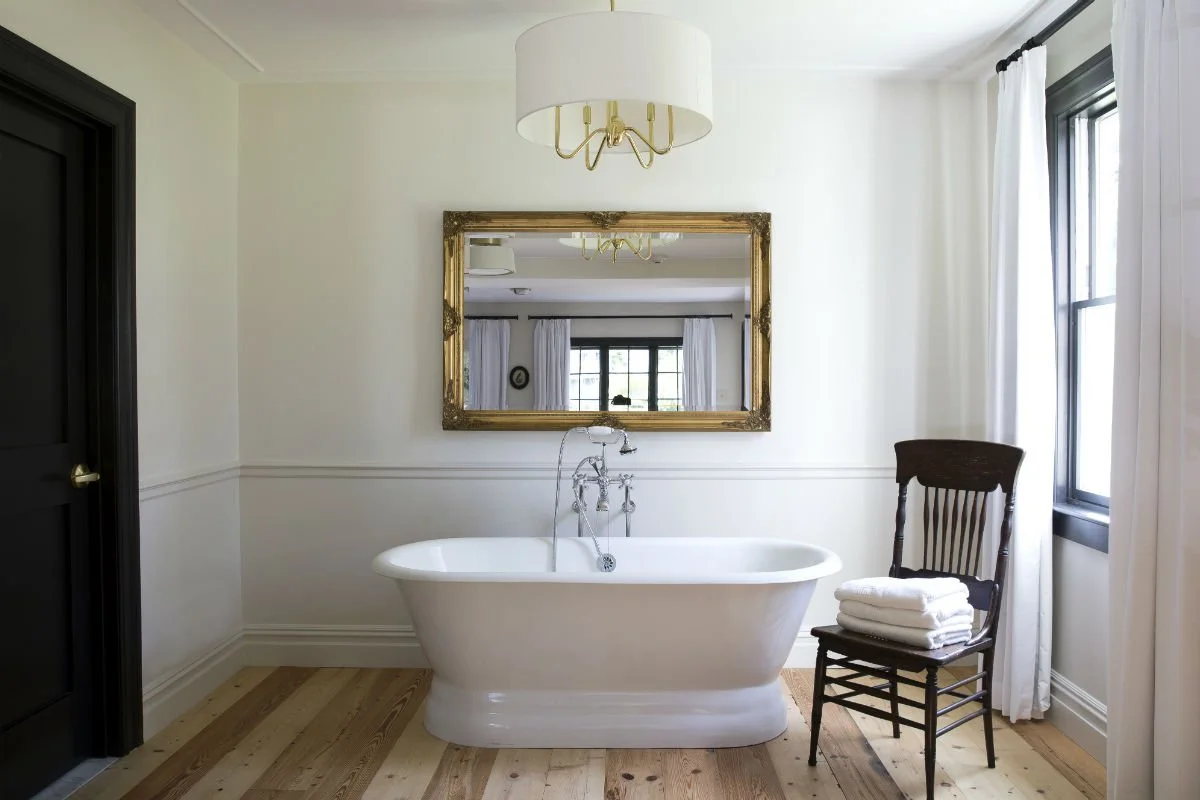 Hasbrouck-House-Luxury-Suite-Soaking-Tub.jpg.1200x800_q85_crop.jpg