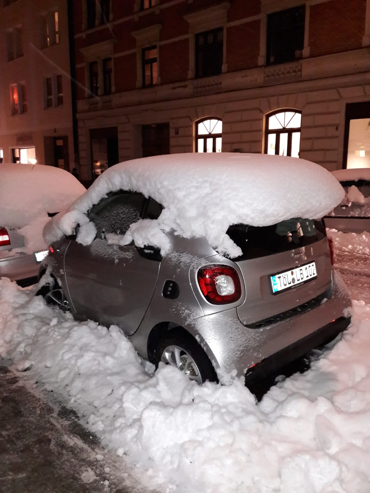 A few inches of snow can transform a car into a Trump Toupee Wannabee