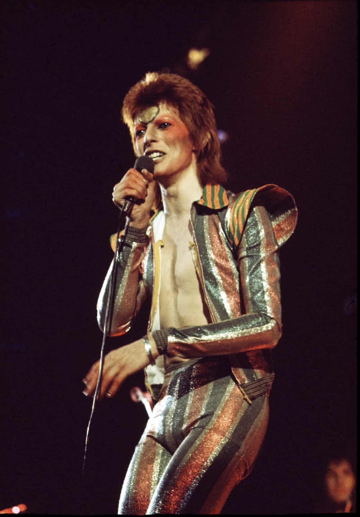  https://www.theguardian.com/fashion/2016/jan/11/he-had-an-instinct-for-elegance-david-bowies-fashion-legacy 