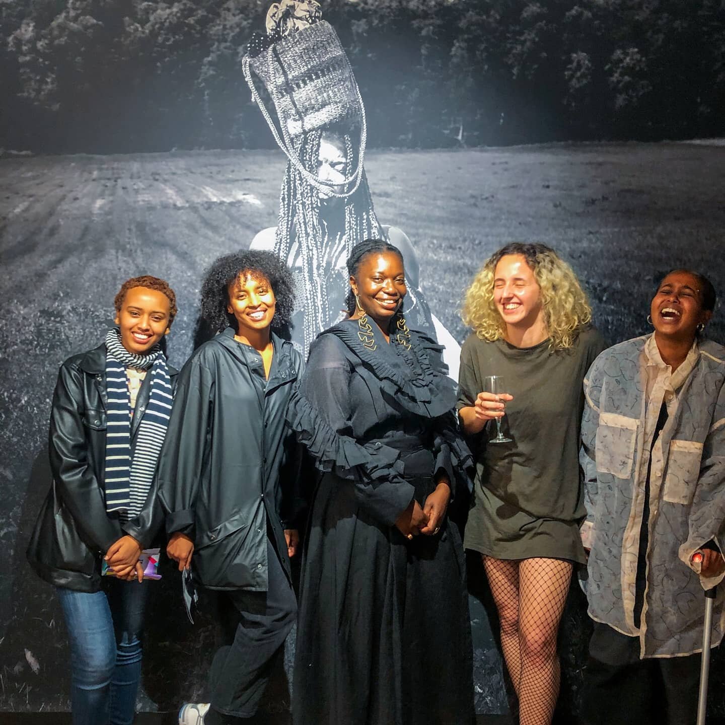 Extraordinary times call for extra terrestial friendships🙌🏿 thank you all for dancing with me in the rain last night - litterally! it was pouring down, the new Covid regulations had just dropped..but you came!! and some of you left to give room to 