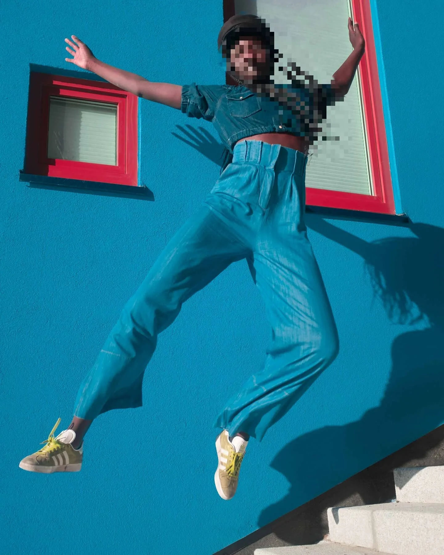 Yeees! a new thursday is just around the corner! In tommorow's Rafikitalk I will go down memory lane with two of the most inspiring women (!) I know. @jankehnjie ,  @gracetabea and I will talk about growth, womanhood, motherhood and the pursuit of mu