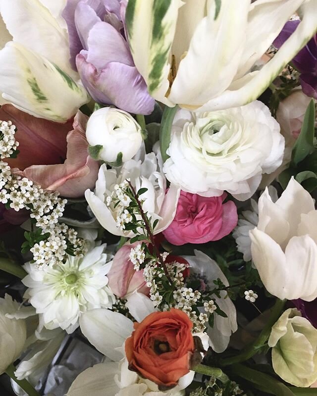 Ranunculus, Anemones, Spirea, and the last of the tulips for @m.a.n.e.cateringandevents farm to table dinner at @bearmtninnme tonight.