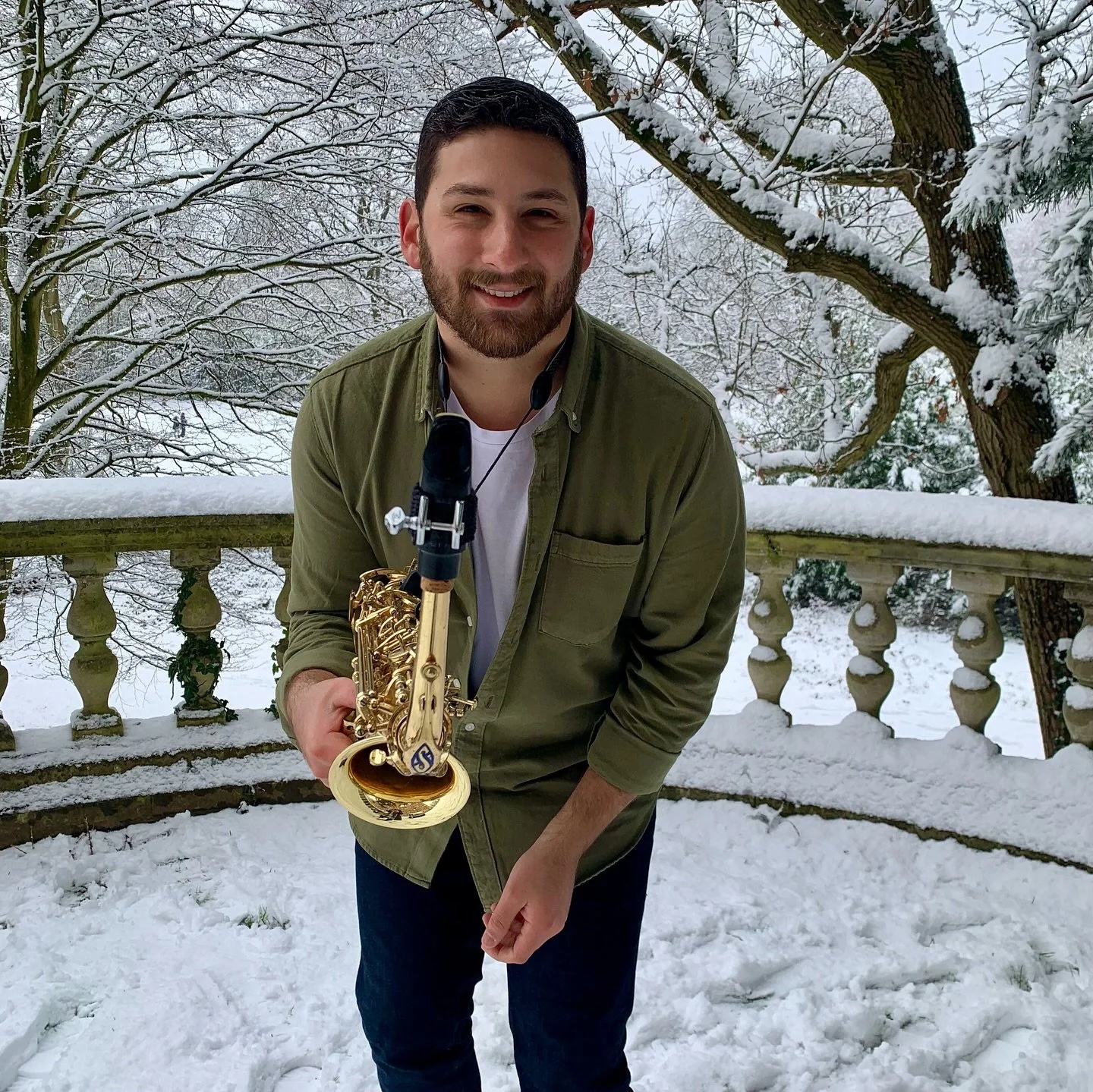 Froze to death for the gram. 🥶 🎷 
#letitsnow #saxophone #snow #whitechristmas #xmas2024 #saxcover #youtubecover #KYRIsax #cyprus #heartcyorus #troodos #troodosmountains