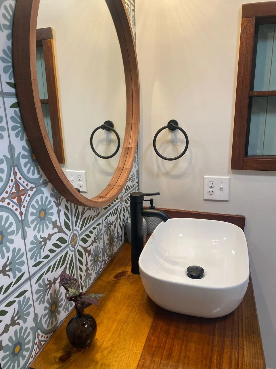 manifestar bathroom.jpeg