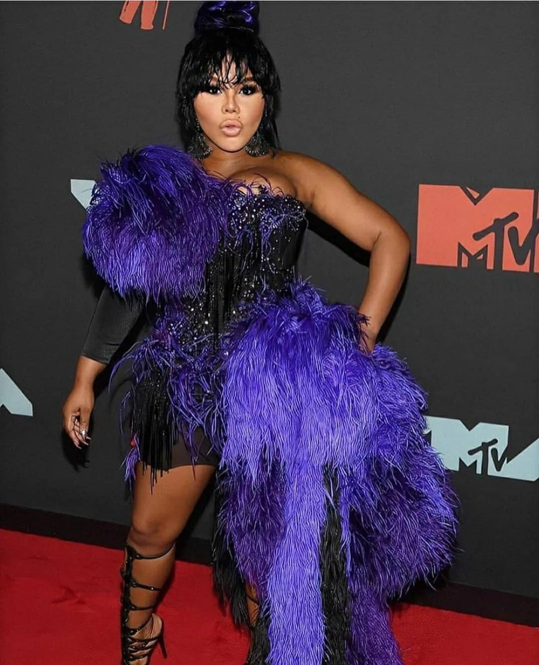 Lil Kim is wearing The Blonds