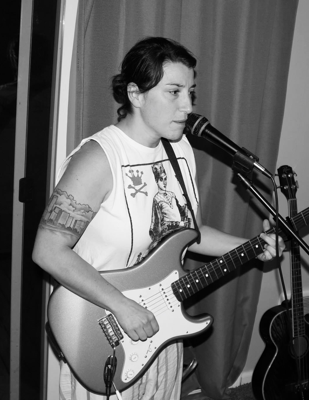 Bobi Blue: vocals, guitar
