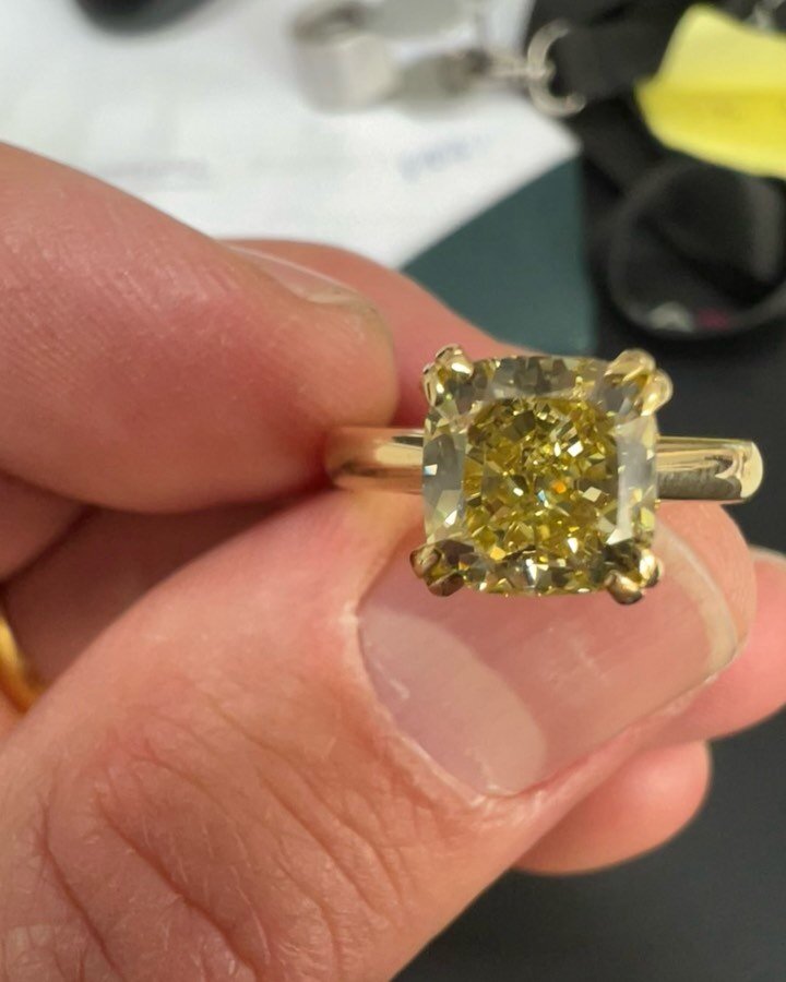 How&rsquo;s this ray of sunshine ☀️ A natural Fancy Yellow VS1 2.07ct Cushion cut diamond.  GIA certified PM for price!