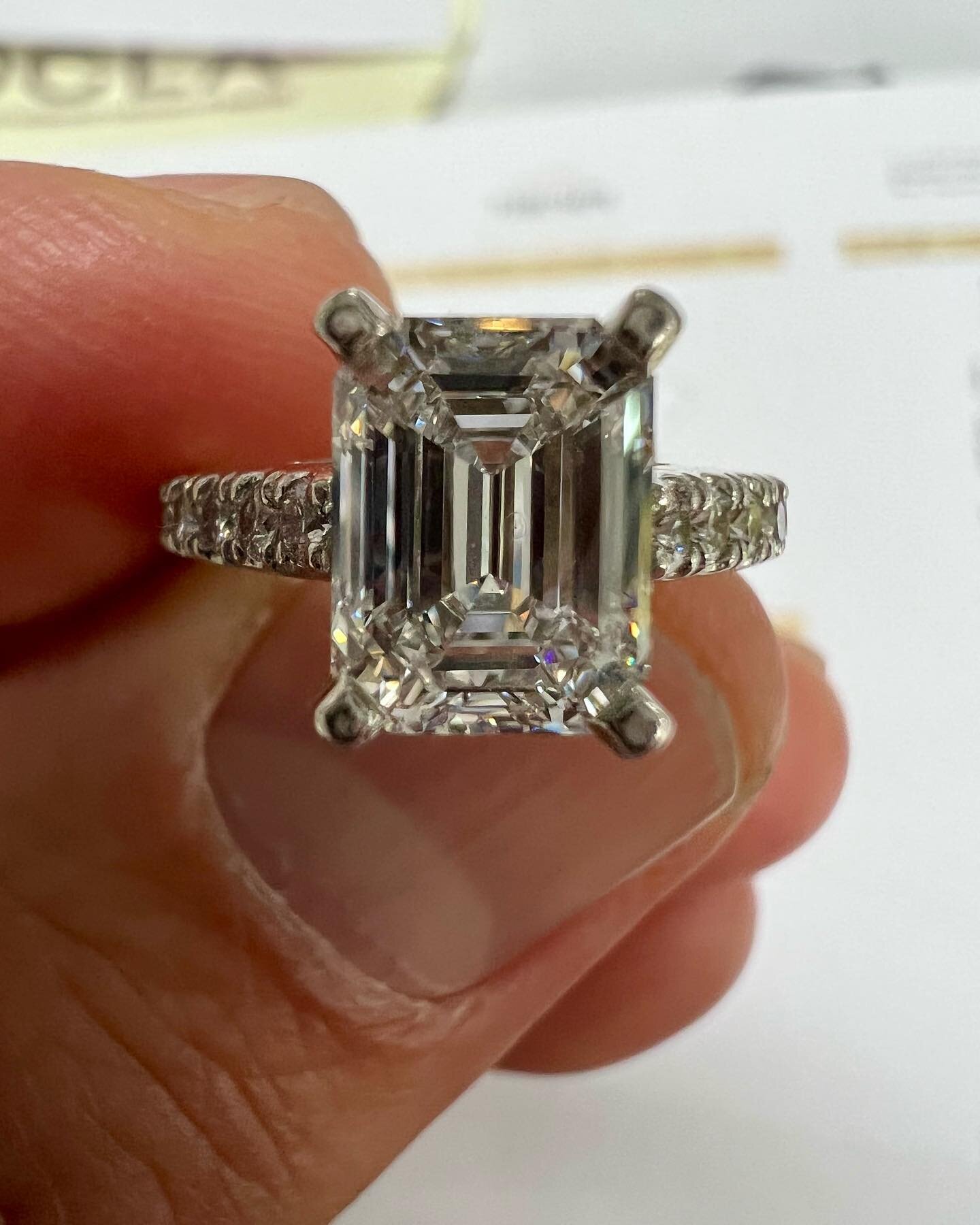 This stunning platinum diamond engagement ring is for sale!  Centre GIA certified and laser inscribed 2.01ct E/VS2 Emerald cut diamond 💎 asking price is $30,000 with genuine offers welcome 🤗