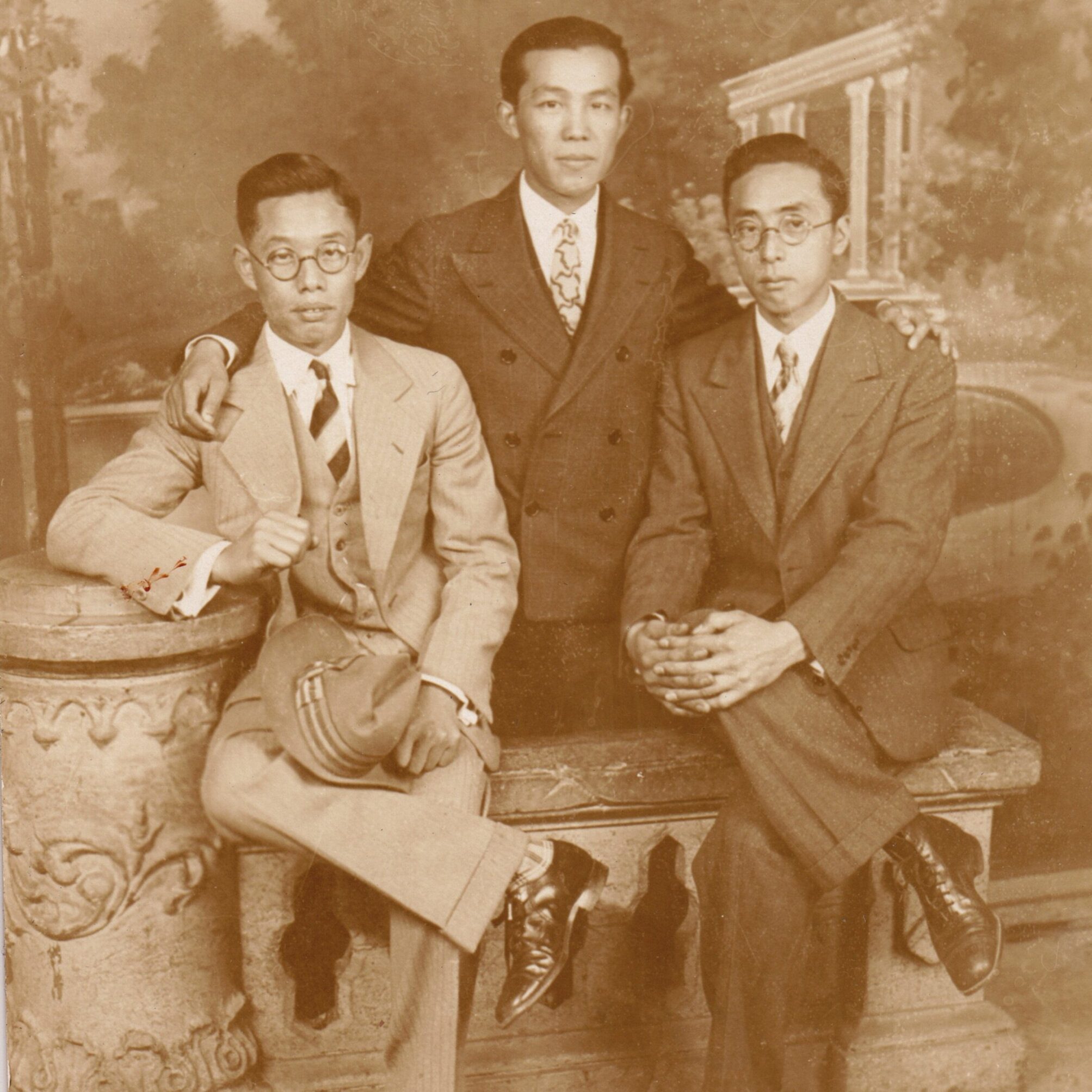 Jiro Onuma (center), 1930s