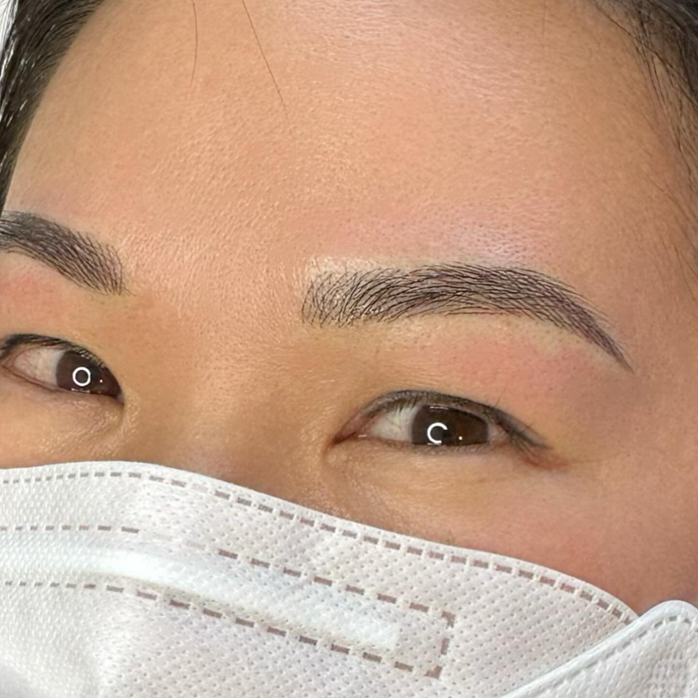 Officially back from maternity leave 🤗 So happy to be feathering brows and eyeliners again! #nanobrows #nanofeathering 
&mdash;
Skin type: Oily
Technique: Nano Feather Brows
Pain level: None
Appointment time: 2 hours
Sessions: 2 required
Healing tim