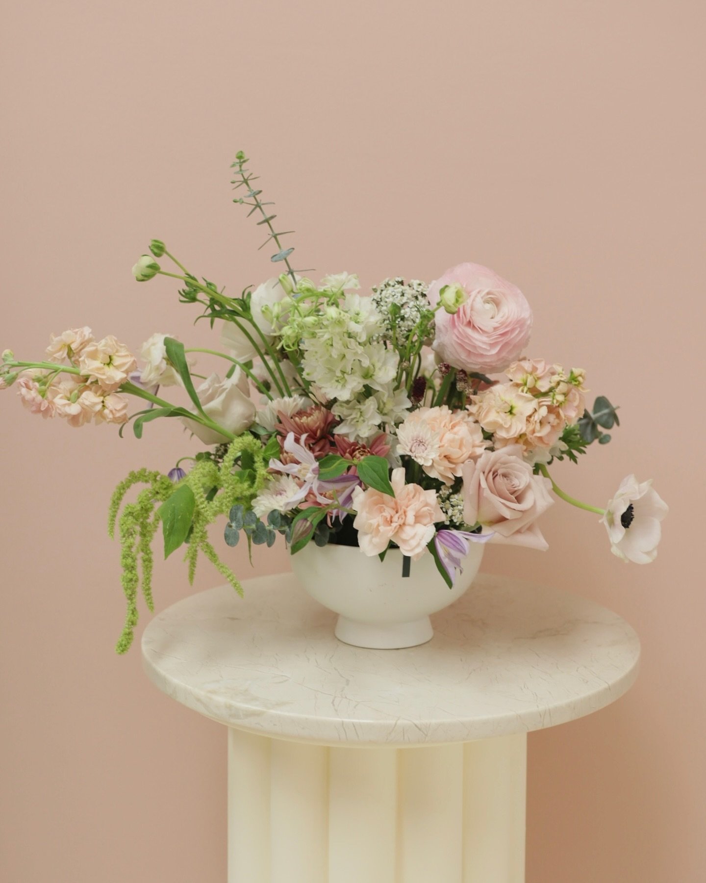 Took a floral arrangement workshop with @epume.studio and had so much fun! 🥰 Love all the unique flowers Jenny selected for us. Who's down to take her next workshop with me?! 🤓 Happy Valentine's Day everyone💓💓💓