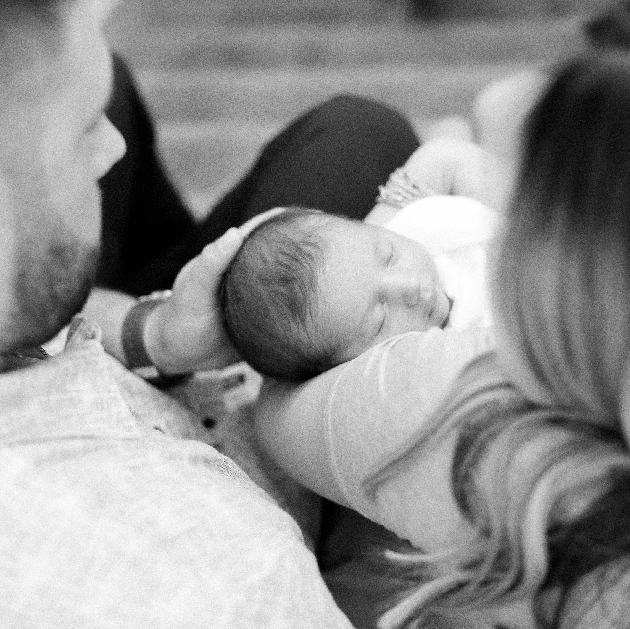 120Roseville-Lifestyle-Newborn-Photographer (102 of).jpg