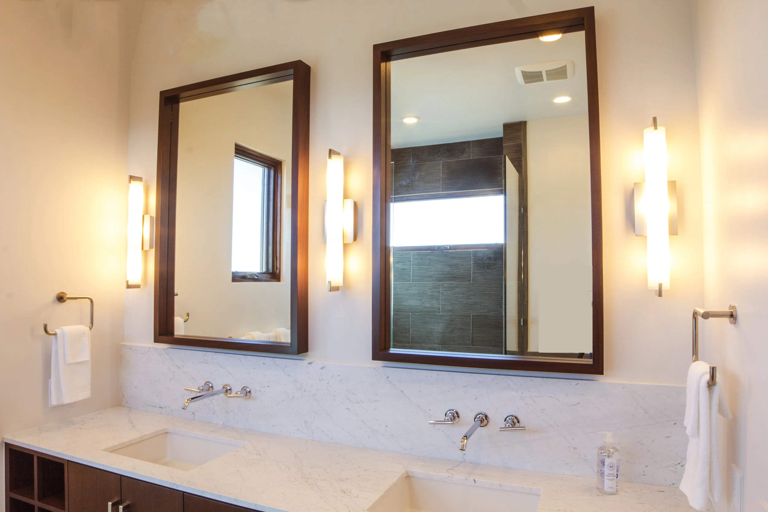 23-Master Bath 2.jpg