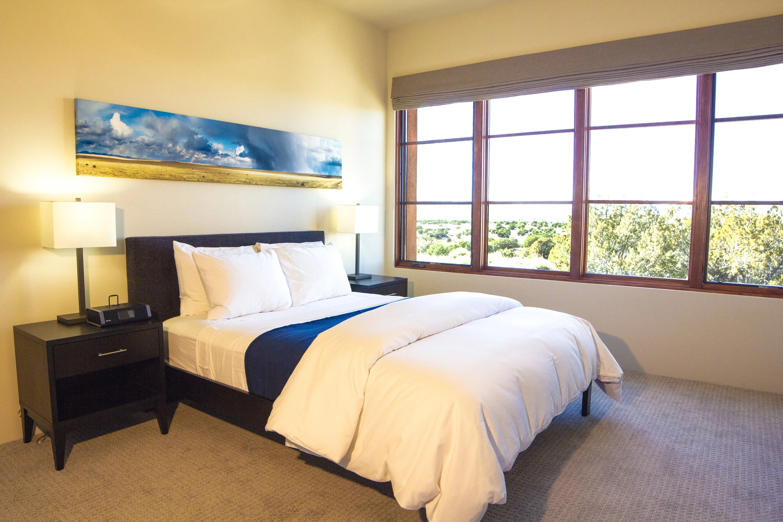 24-Queen Bedroom.jpg